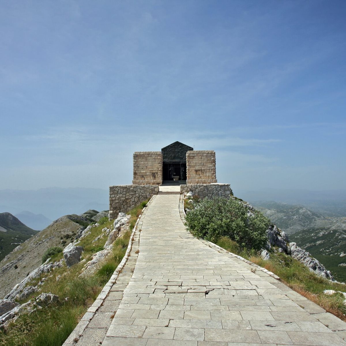 Mauzoleum w Lovcen, Czarnogóra Mauzoleum w Lovcen, Czarnogóra