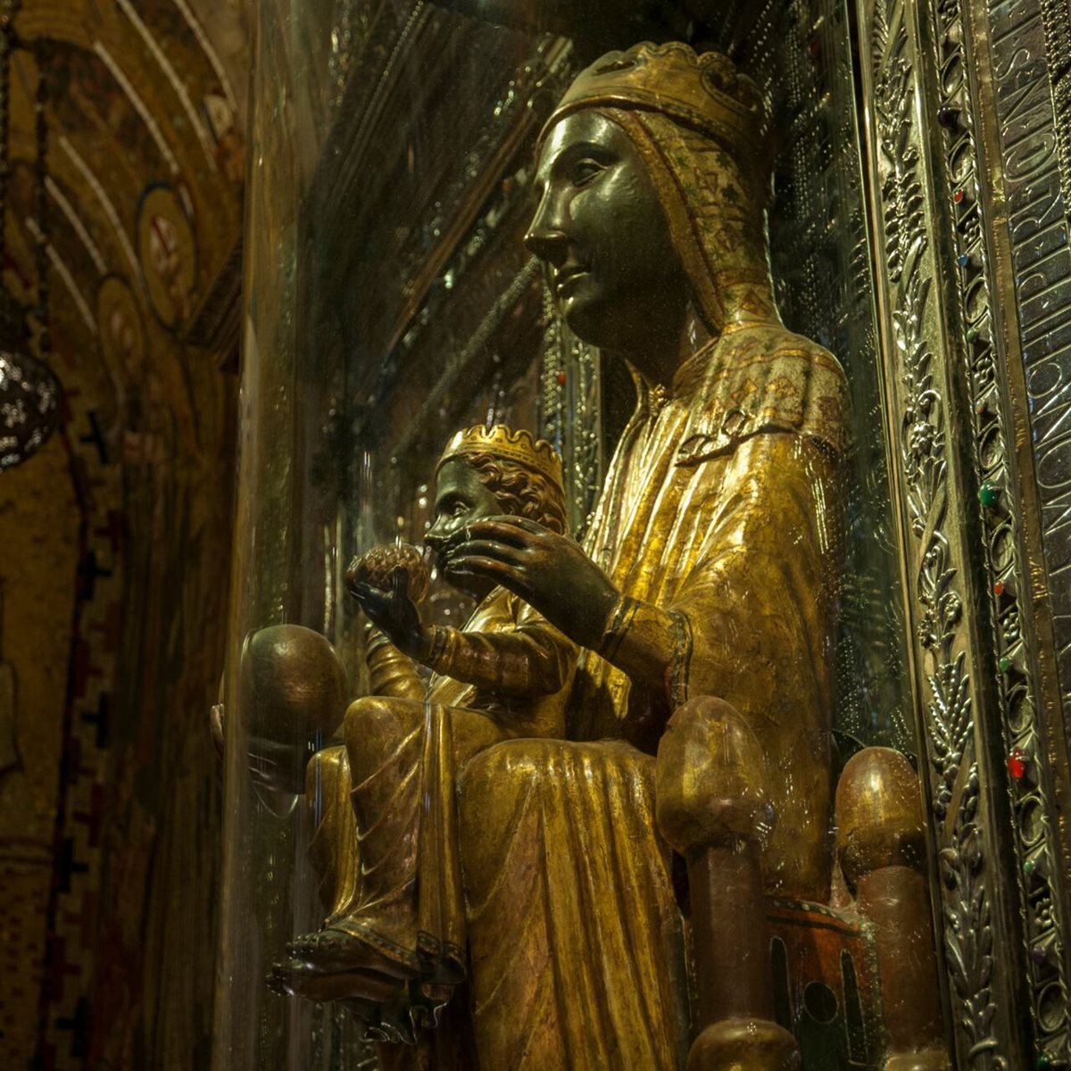 La Moreneta, figurka Matki Boskiej w kaplicy na Montserrat