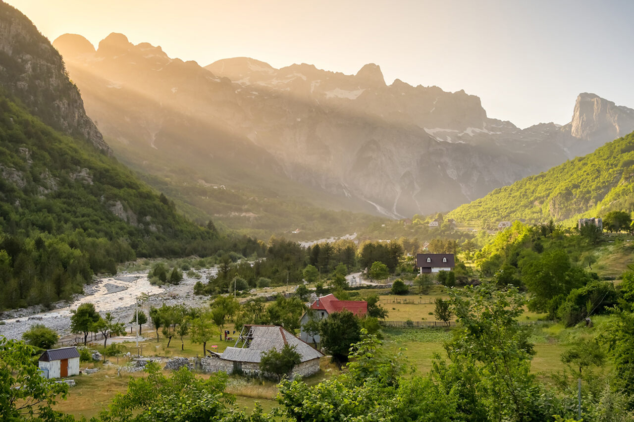 Wioska w górach, Albania