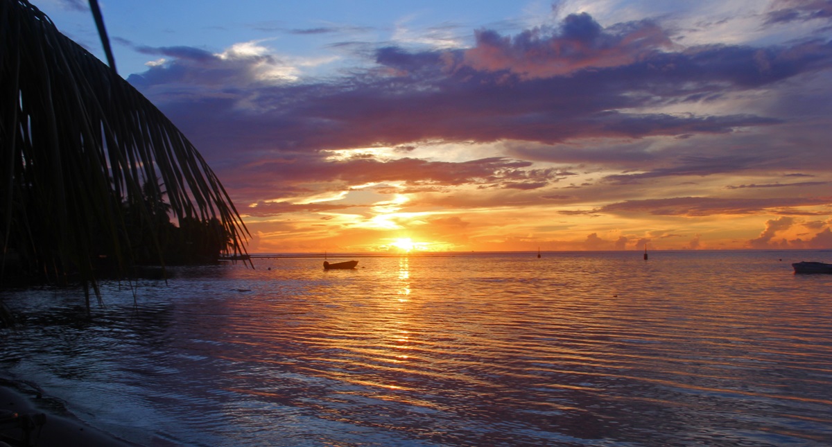 Plaża Punaauia, Tahiti, Polinezja Francuska Plaża Punaauia, Tahiti, Polinezja Francuska