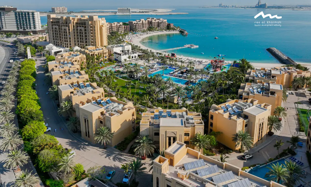 Co zabrać do Ras Al Khaimah? Praktyczna lista pakowania na wyjazd do Emiratów
