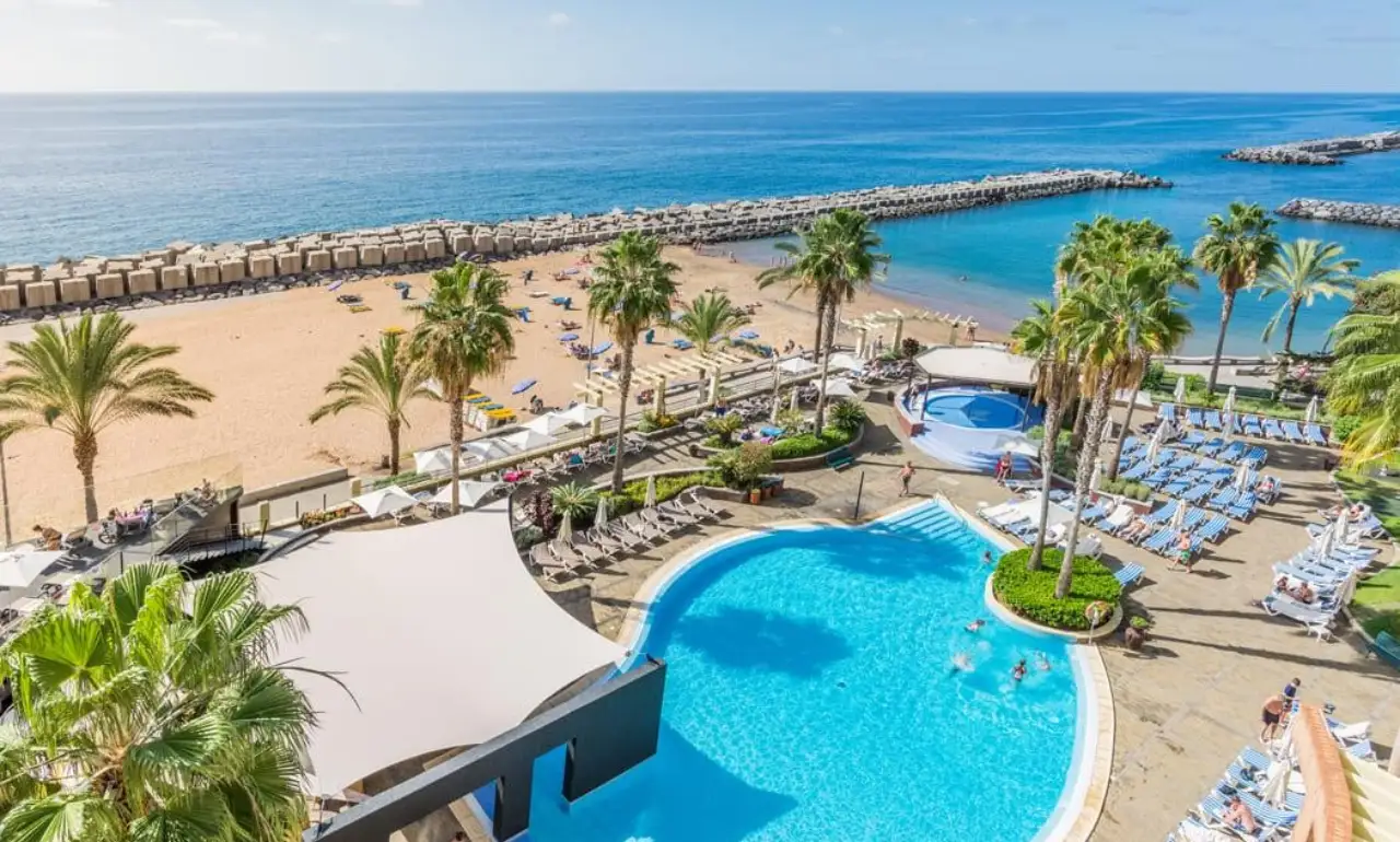Plaża w hotelu Calheta Beach
