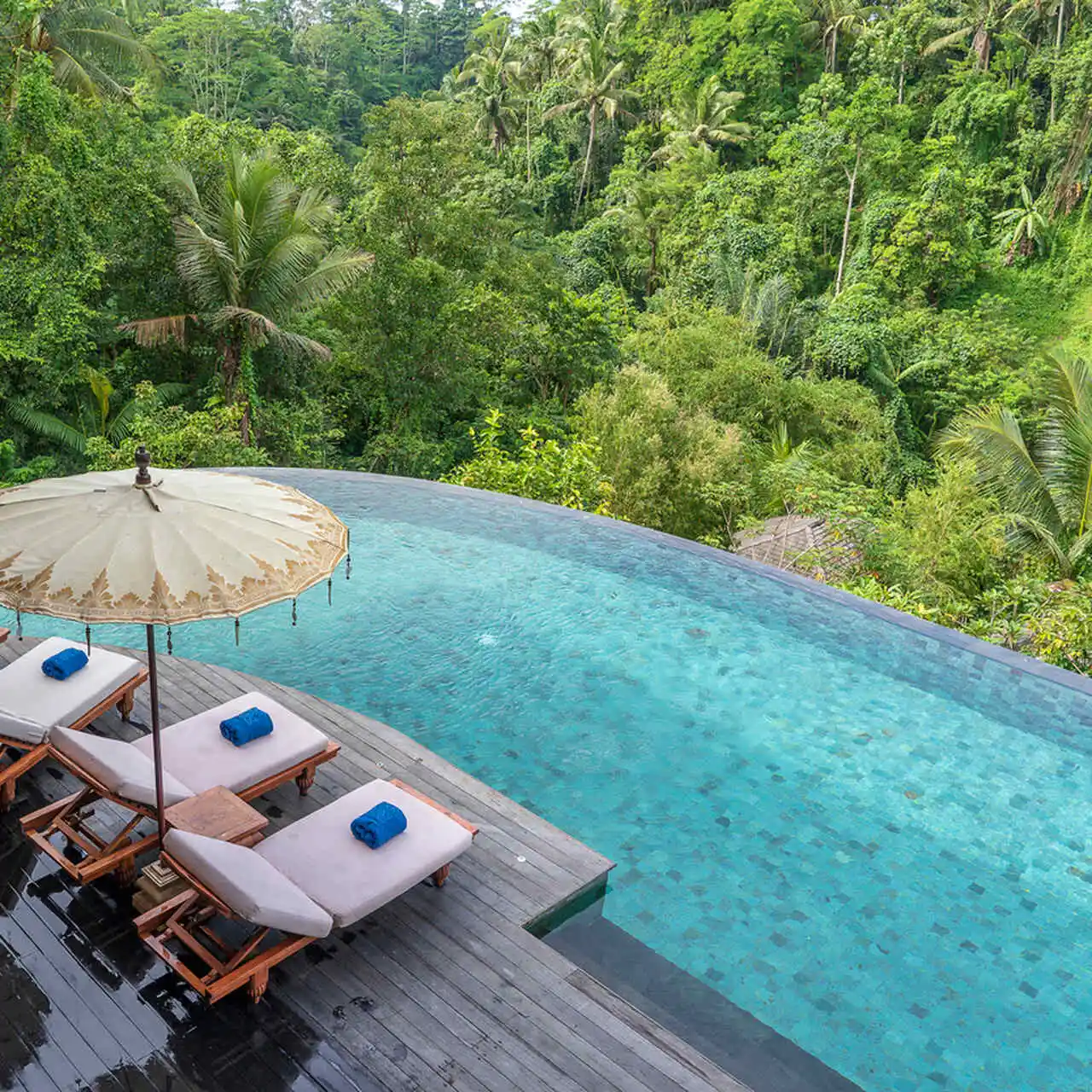 Hotel z basenem na Bali