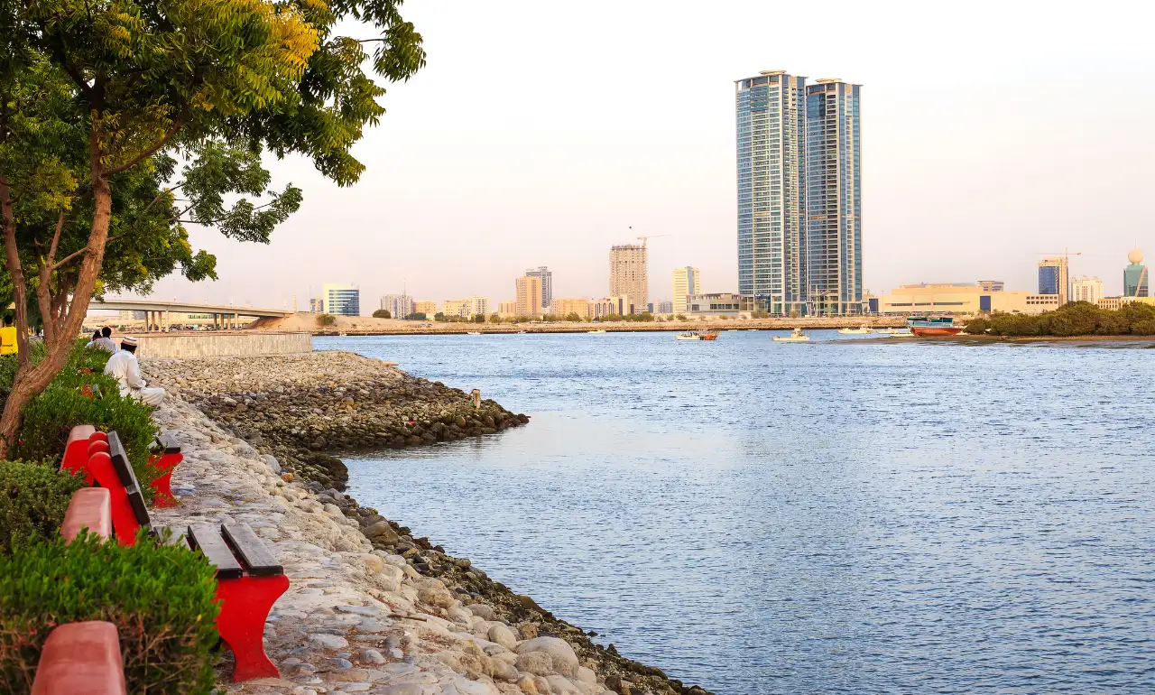 Widok na wieżowce w Ras Al Khaimah