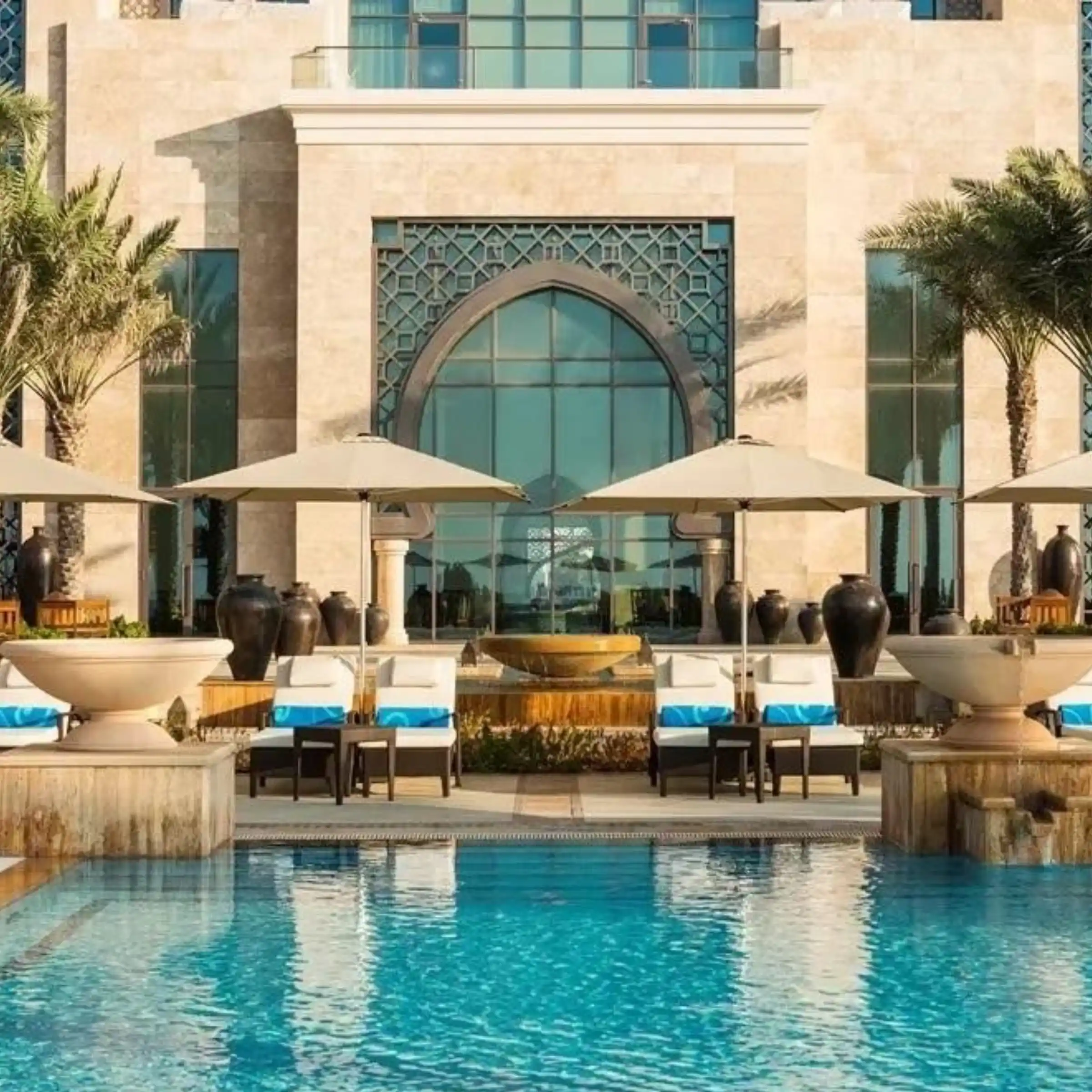 Basen w hotelu Ajman Saray