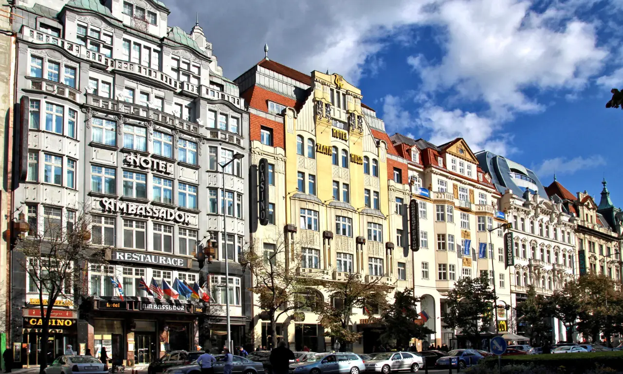 Budynek hotelu Ambassador Zlata Husa