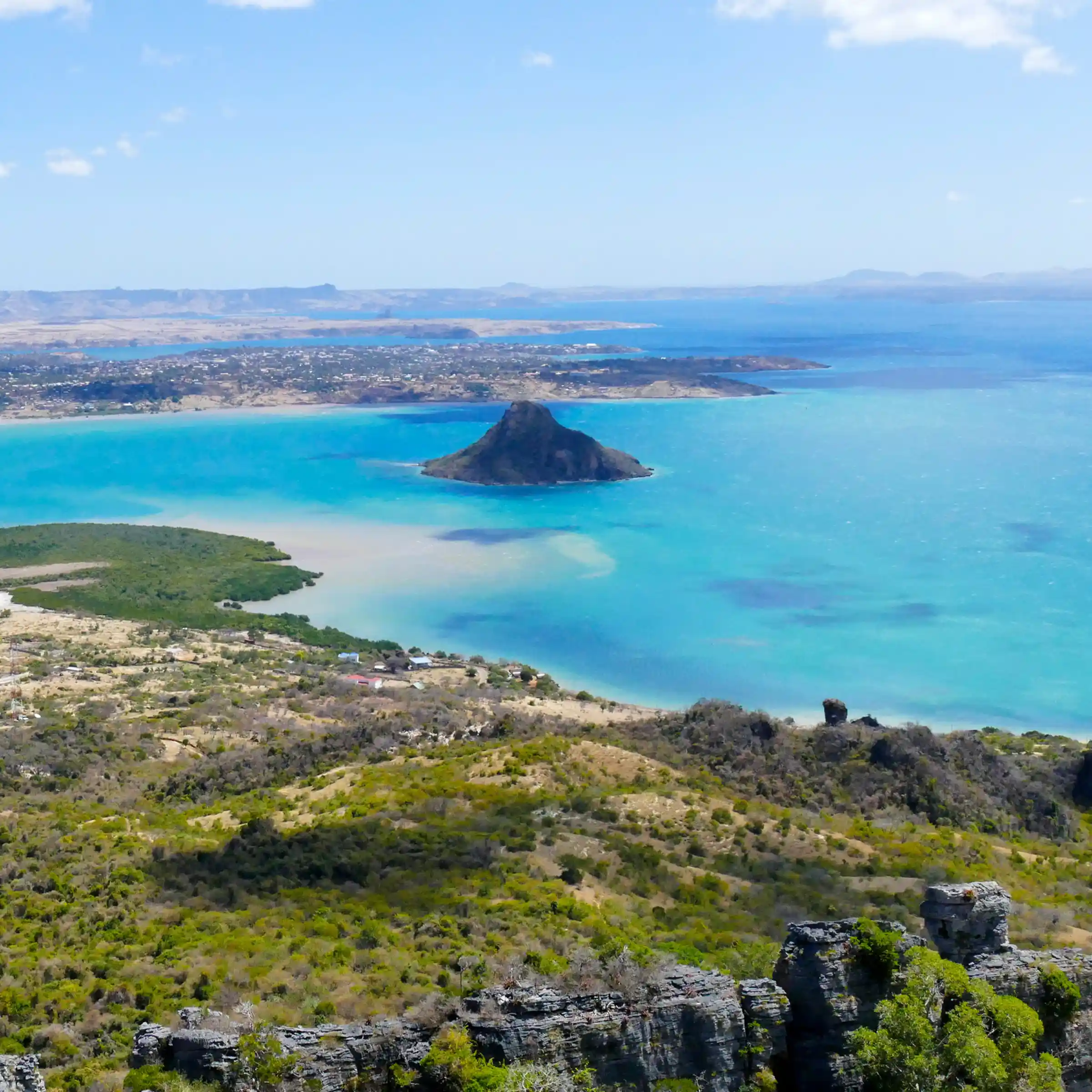 Formacja Sugarloaf w zatoce Antsiranana, północny Madagaskar