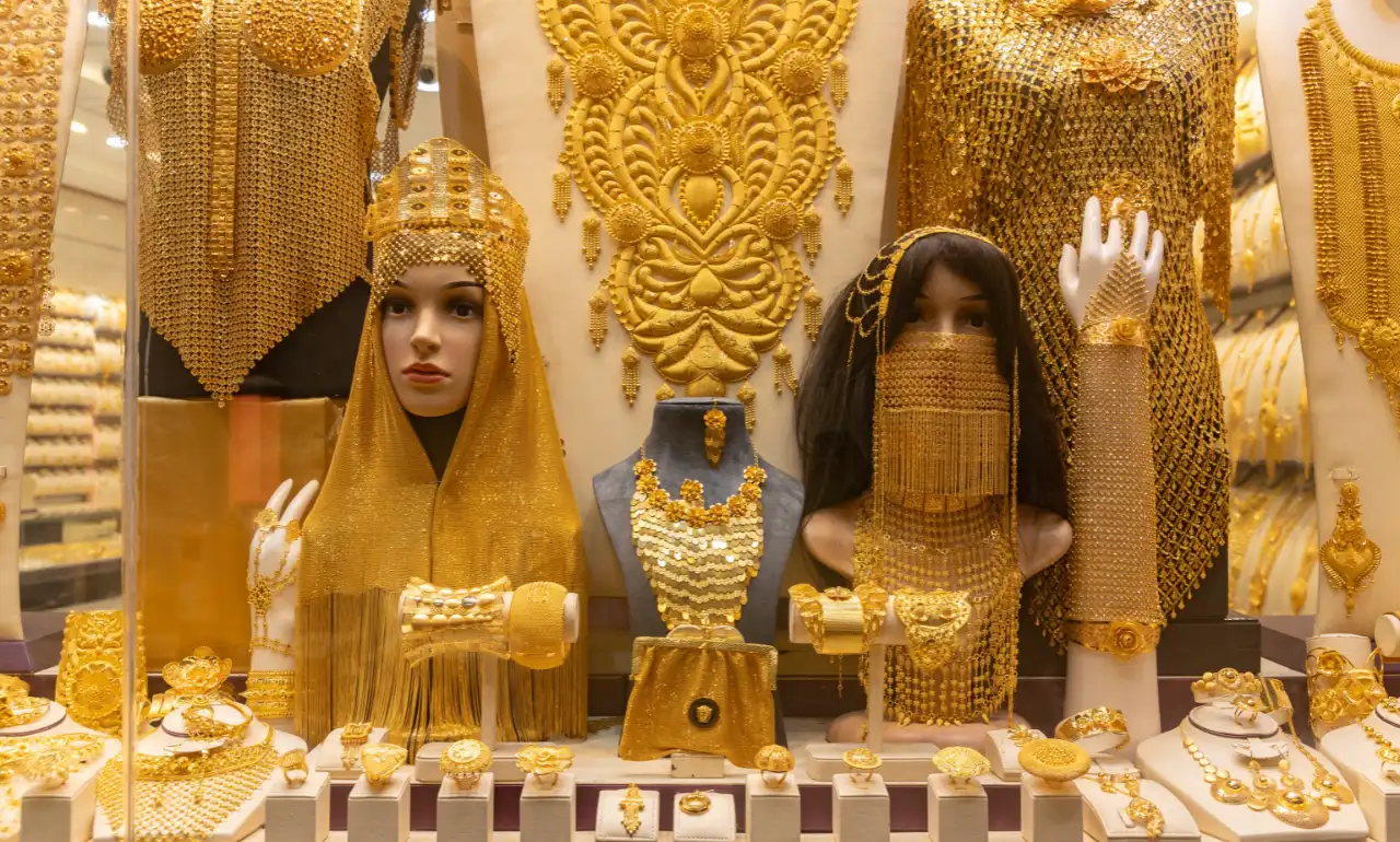 Damska biżuteria na witrynie, Gold Souk Damska biżuteria na witrynie, Gold Souk