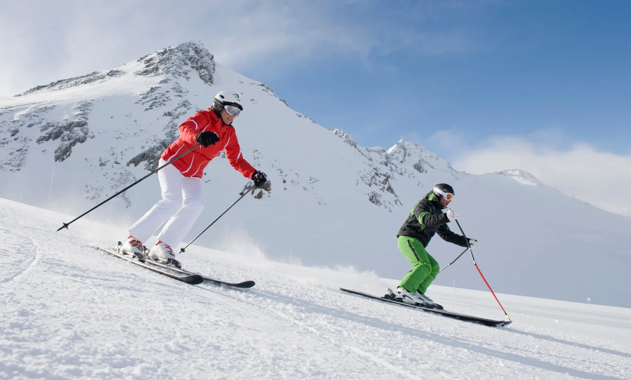 Narciarze w Dolomitach