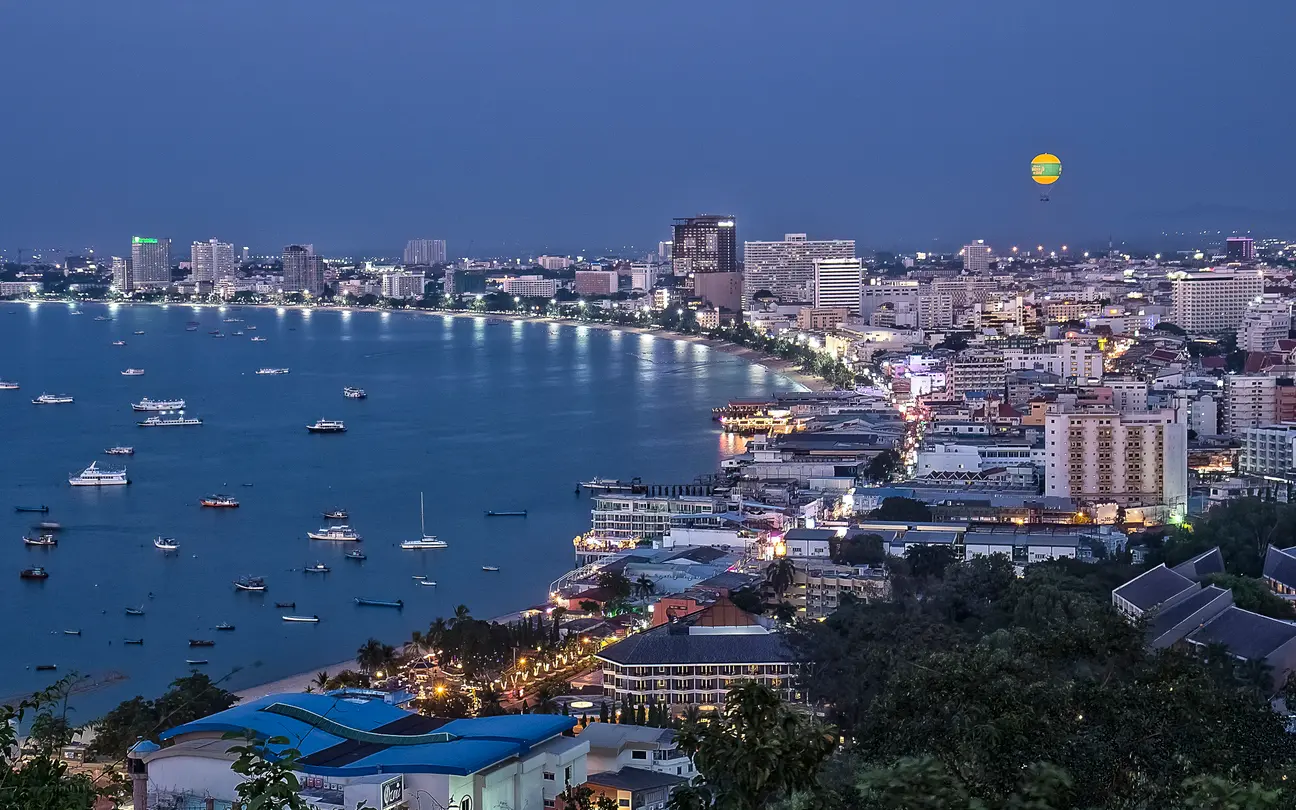 Widok ze wzgórza Pratumnak, Pattaya