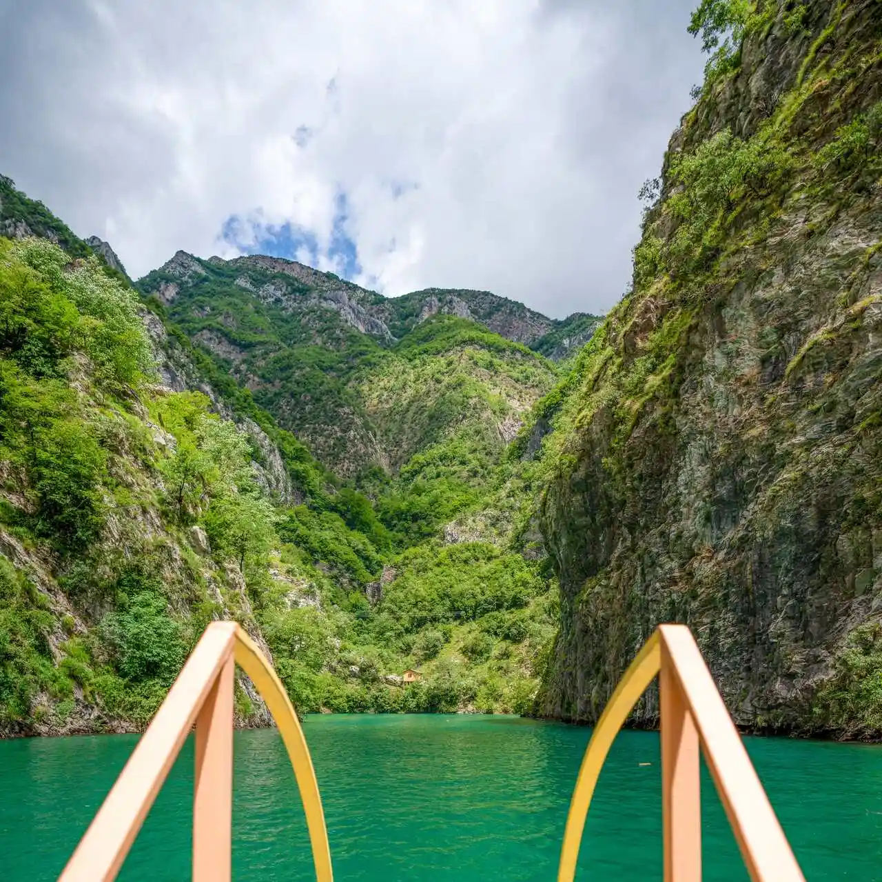 Jezioro Koman, Albania