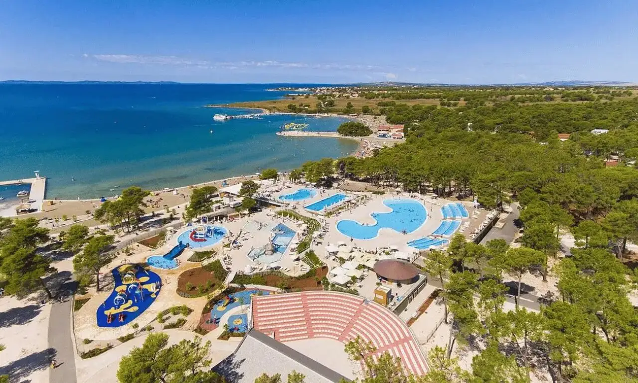 Widok z góry na hotel Zaton Holiday Resort