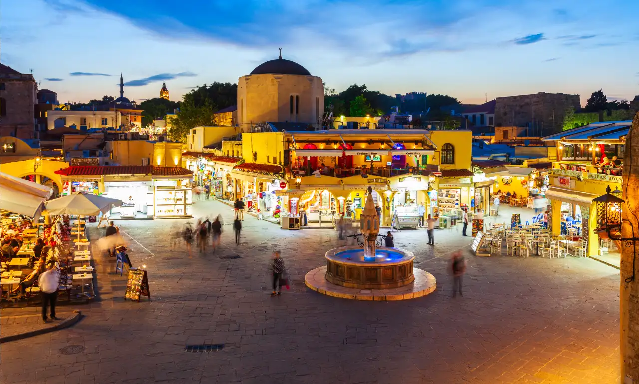 Stare miasto na Rodos nocą