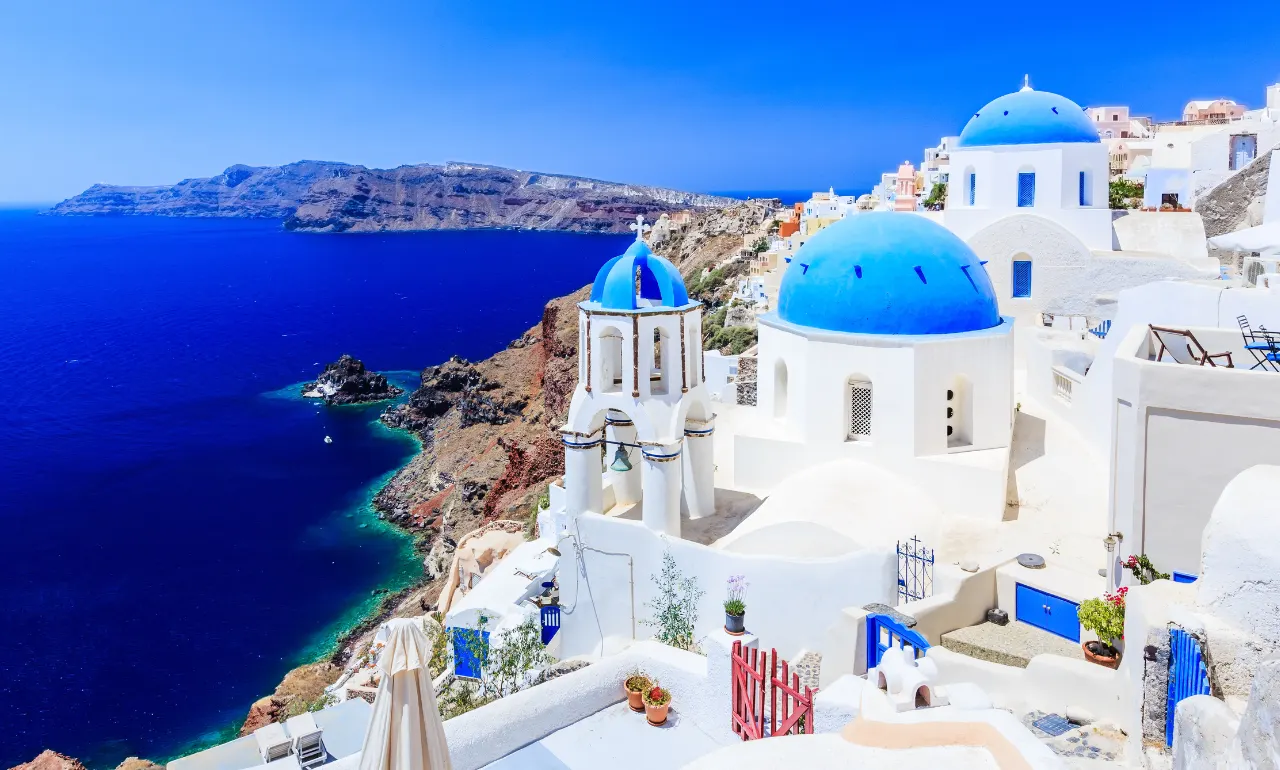 Białe domy na Santorini