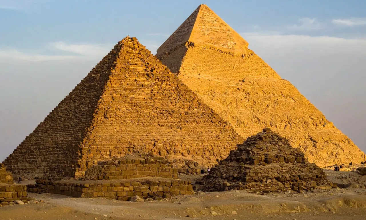 Piramidy w Gizie