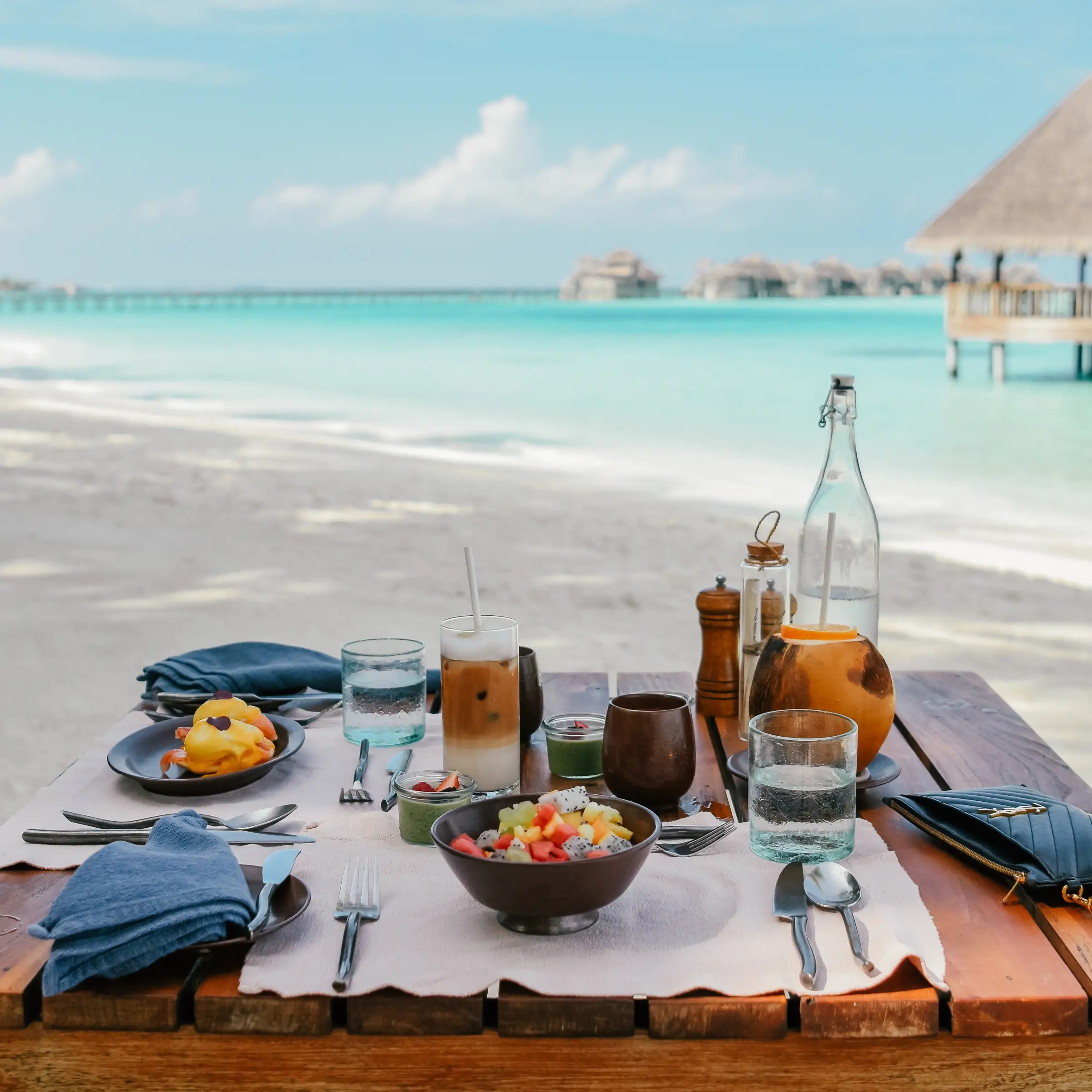 Śniadanie w resorcie na Malediwach