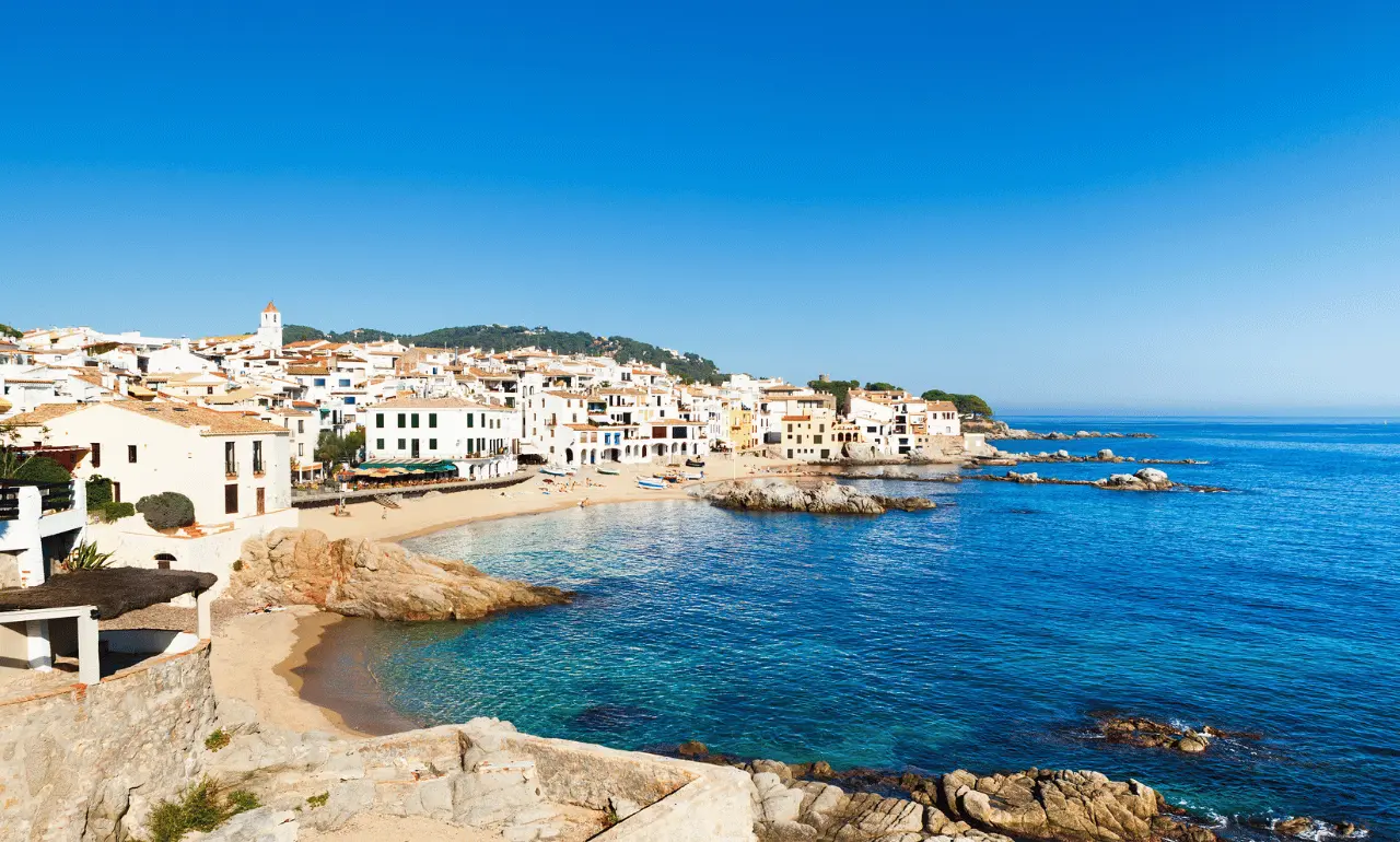 Najpiękniejsze atrakcje Costa Brava: plaże, zabytki i hiszpańskie miasteczka