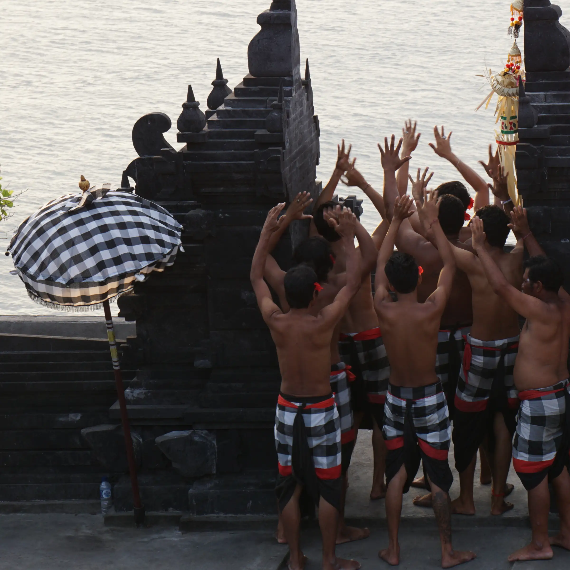 Pokaz tańca Kecak o zachodzie słońca