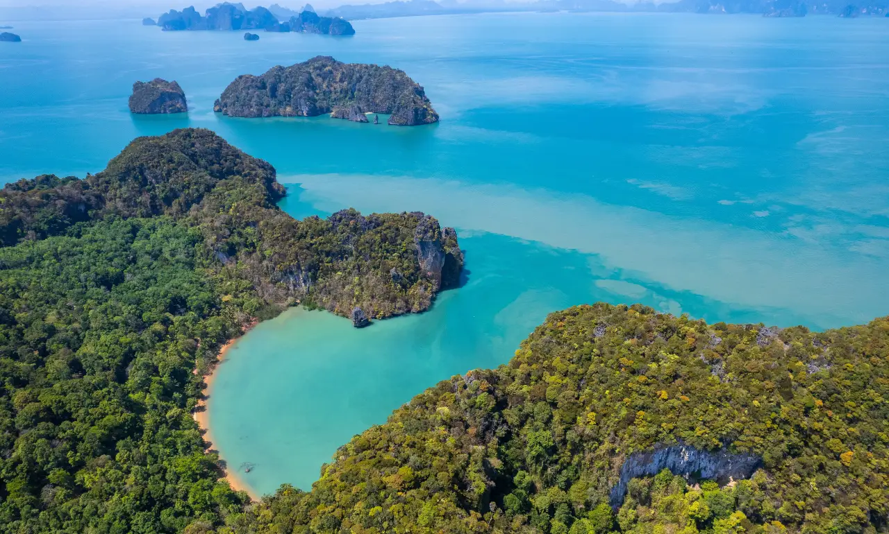 Widok na Koh Yao Noi z lotu ptaka, Phang Nga, Tajlandia