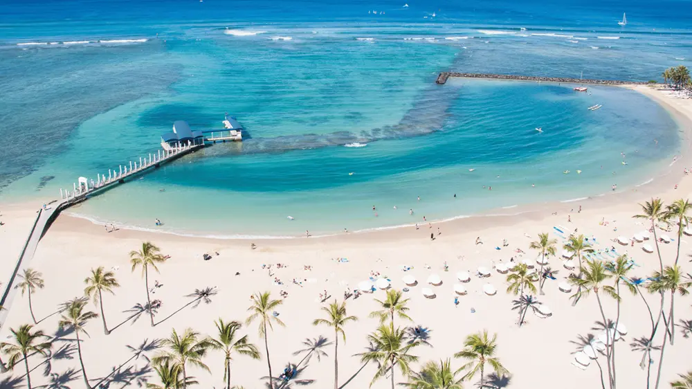 Widok z lotu ptaka na plażę Waikiki, O'ahu, Hawaje