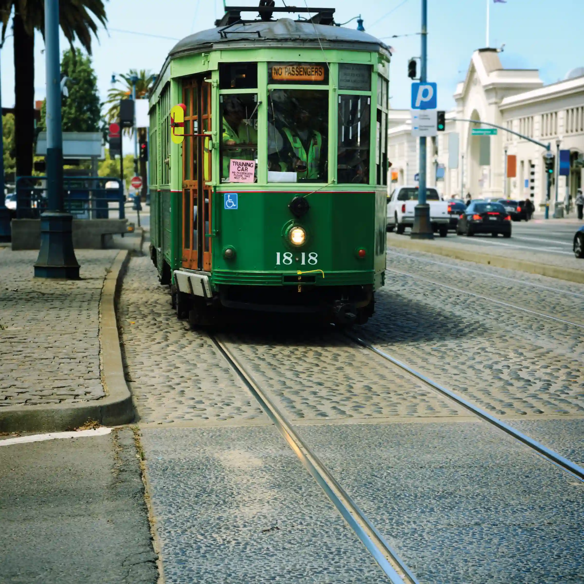 Zielony tramwaj linowy w San Francisco