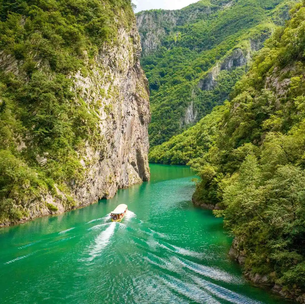 Jezioro Koman, Albania