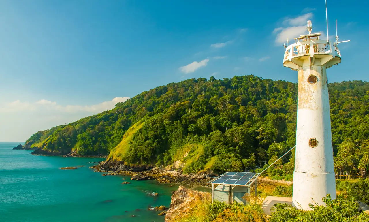 Latarnia morska w parku narodowym Mu Ko Lanta, wyspa Ko Lanta, Krabi, Tajlandia
