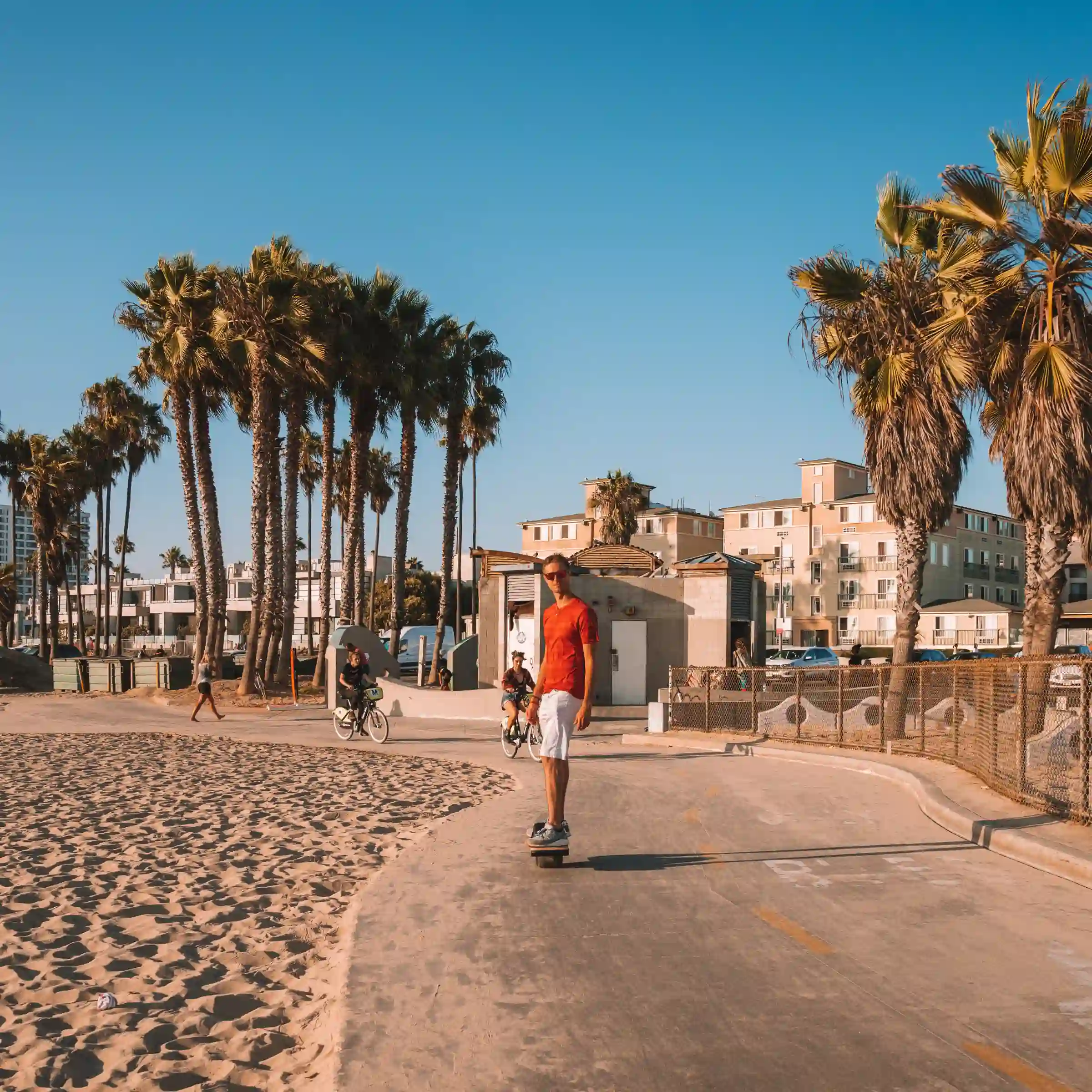 Mężczyzna na deskorolce, Venice Beach