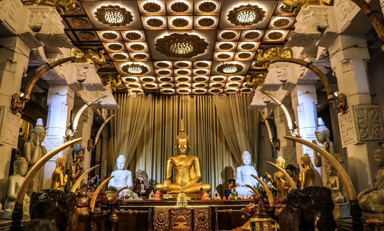 Wnętrze świątyni Sri Dadala Maligawa, Sri Lanka
